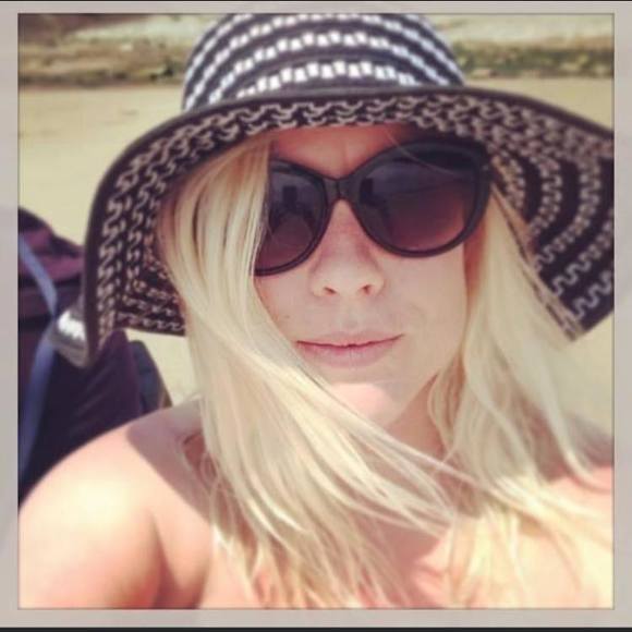 Meet your Posher, Carrie - Picture 1 of 1